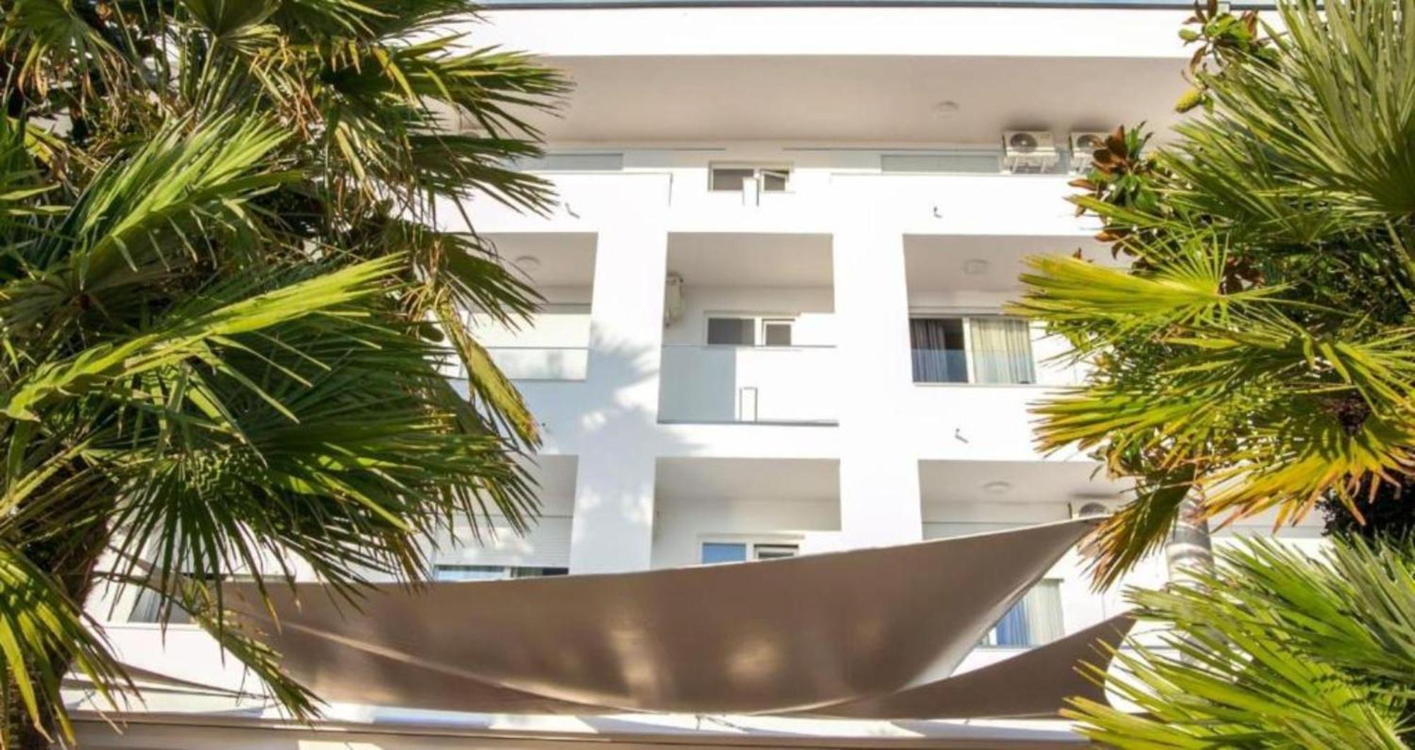 Hotel Besani Durres Exterior photo