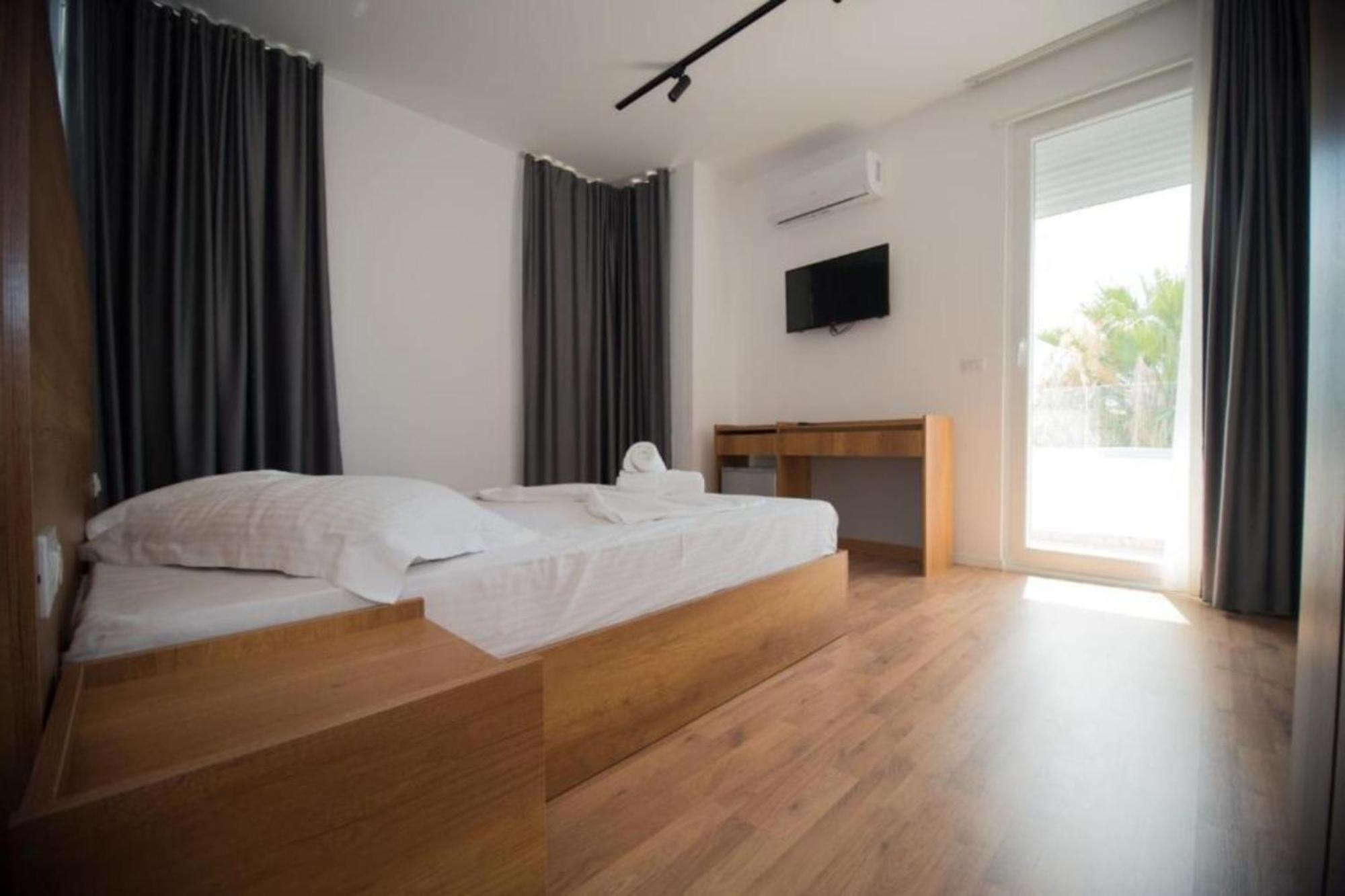 Hotel Besani Durres Exterior photo